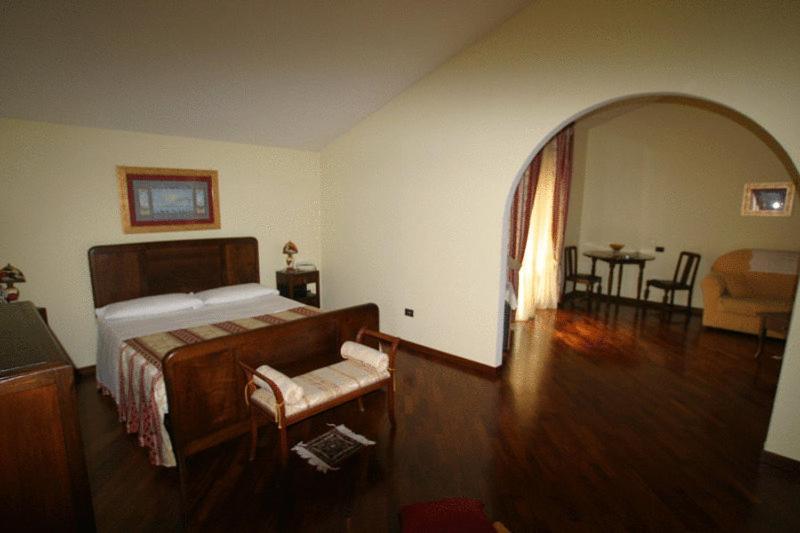 Tavernola - Locanda Di Campagna บัตตีปาลเลีย ภายนอก รูปภาพ