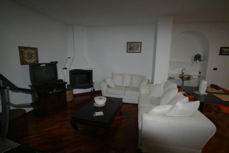 Tavernola - Locanda Di Campagna บัตตีปาลเลีย ภายนอก รูปภาพ